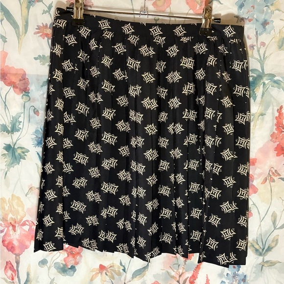 Vintage Elegant Black and White Patterned Skirt - Picture 1 of 10